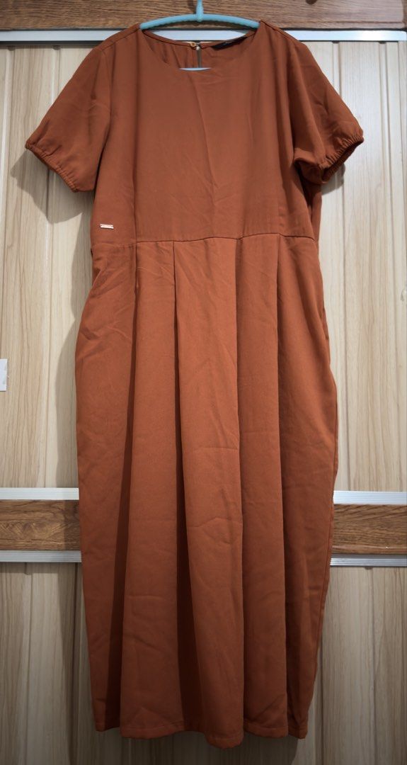 ForMe Rust Orange Pleated Midi Dress Size Large (Category: Dresses) located in Manila. Submitted by annesrack (Listing ID 1466281938, Image 2). Description: - Brand: Forme - Color: Rust Orange - Size: Large - Sleeves: Short with elastic cuffs - Closure: Back neckline button - Design: Pleated skirt from waist down - Material: Soft and comfortable - Versatility: Perfect for casual outings or office wear.