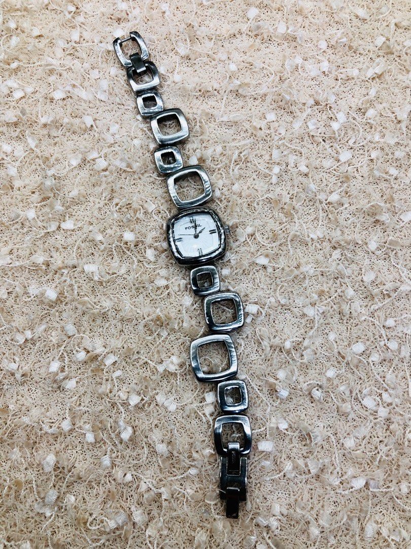 Fossil (Category: Women's Watches) located in Cavite. Submitted by onstuffs_19 (Listing ID 1466165441, Image 3). Description: .