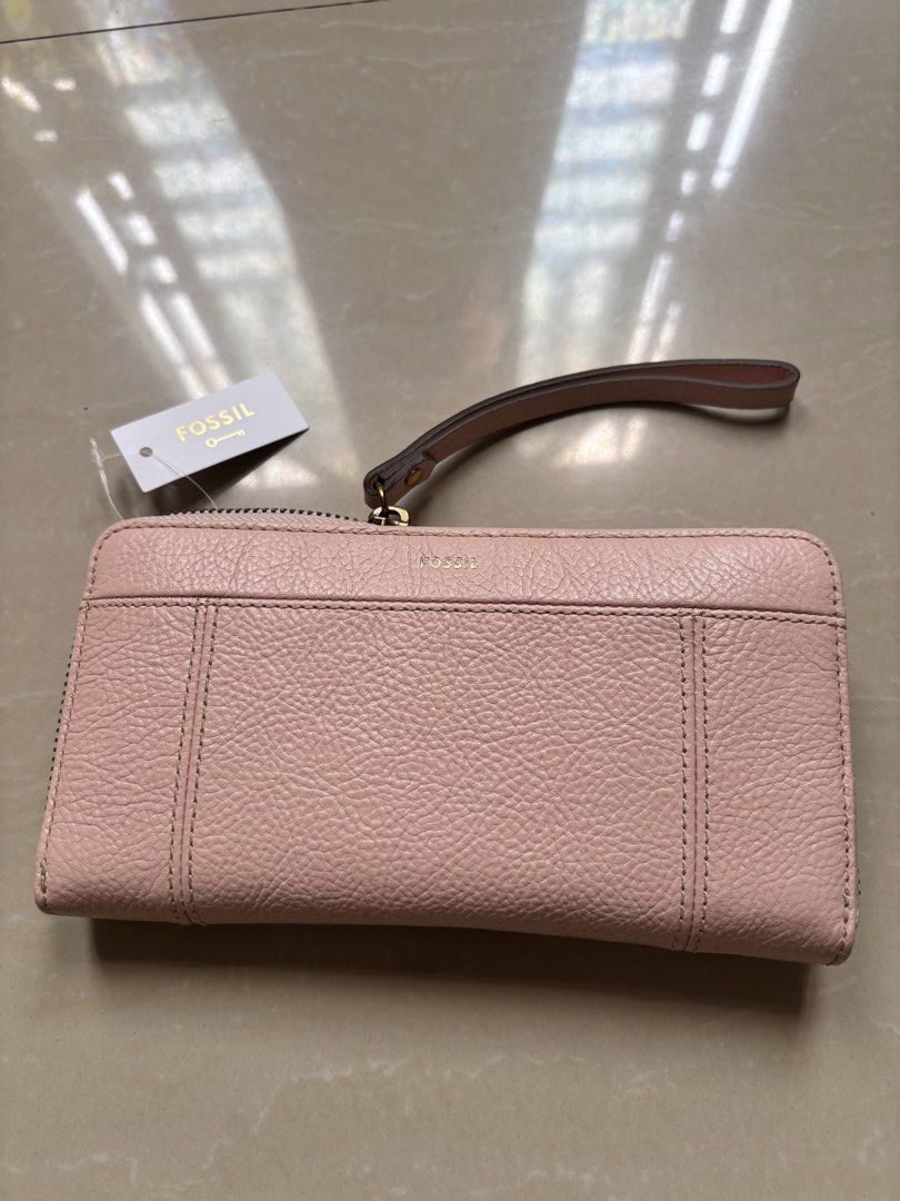 Fossil (Category: Wallets & Card holders) located in Quezon City. Submitted by miss.fullmoon (Listing ID 1466202218, Image 3). Description: .