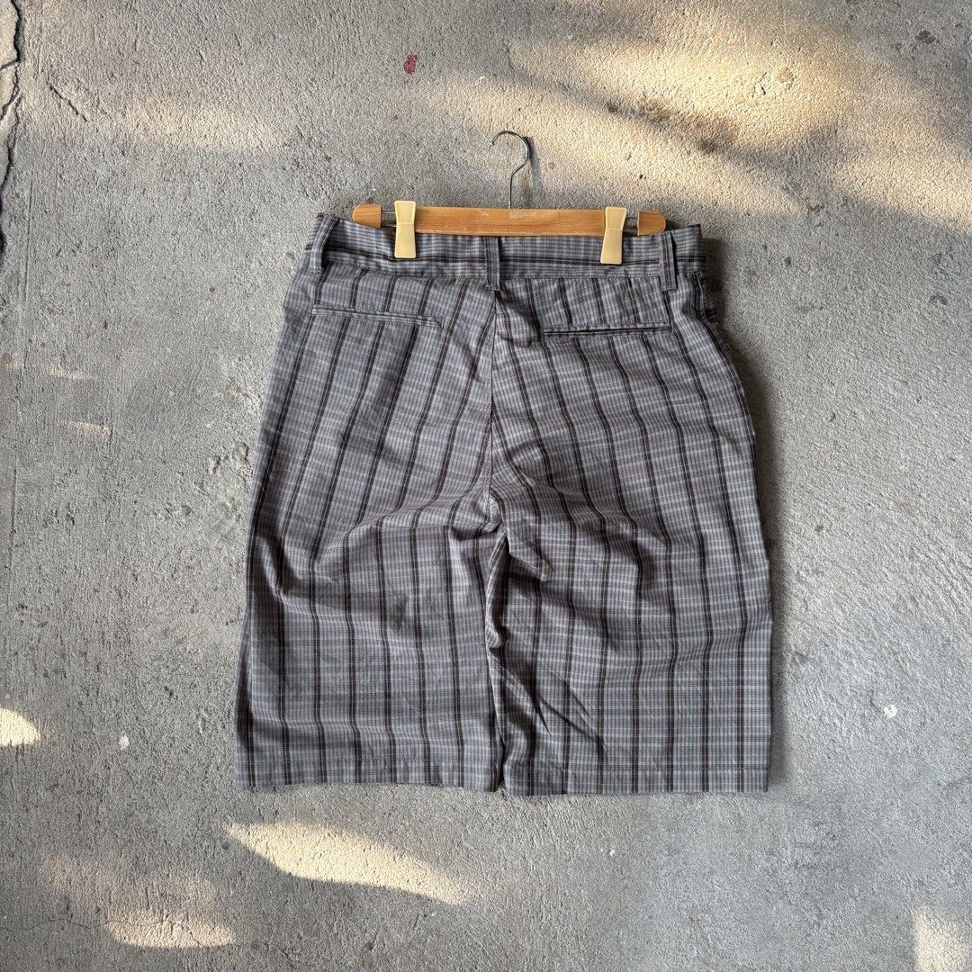 Fox Baggy Shorts - Embroidered Design (Category: Shorts) located in Manila. Submitted by xtrasauce.ph (Listing ID 1466236624, Image 2). Description: Waist: 38 Inches Length: 23 Inches Hip: 14 Inches Leg Opening: 12 Inches Excellent Condition No Issues Ready to Wear 🏷️ ₱500 + shipping fee .