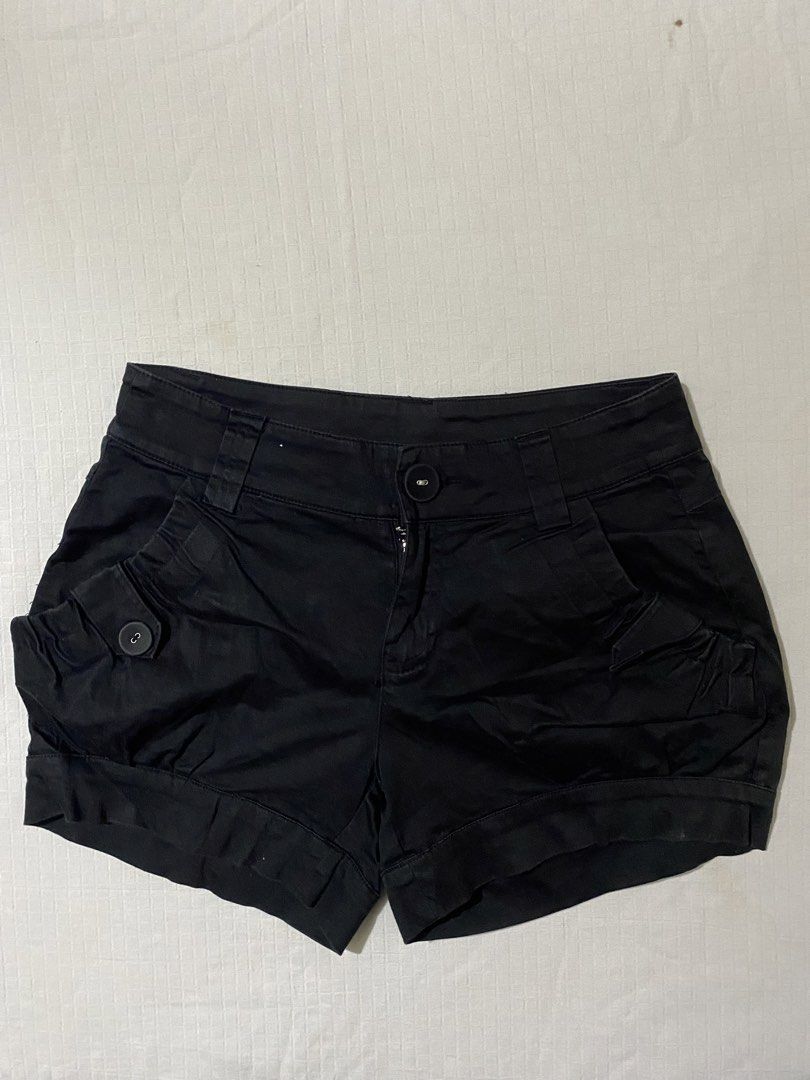 FREE! Black shorts with button pockets (Category: Shorts) located in Quezon City. Submitted by getitrightaway.ph (Listing ID 1466261925, Image 1). Description: FREE IF U BUY 2 OR MORE FROM MY LISTING - Color: Black - Material: Comfortable cotton - Fit: Mid-rise with a structured balloon silhouette - Details: Rolled cuffs, front button closure, zip fly, and belt loops - Pockets: Stylish side pockets with decorative buttons - Condition: Dark fabric