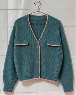 (Category: ) located in . Submitted by the.lostwardrobe (Listing ID 1466165778, Image 1). Description: .