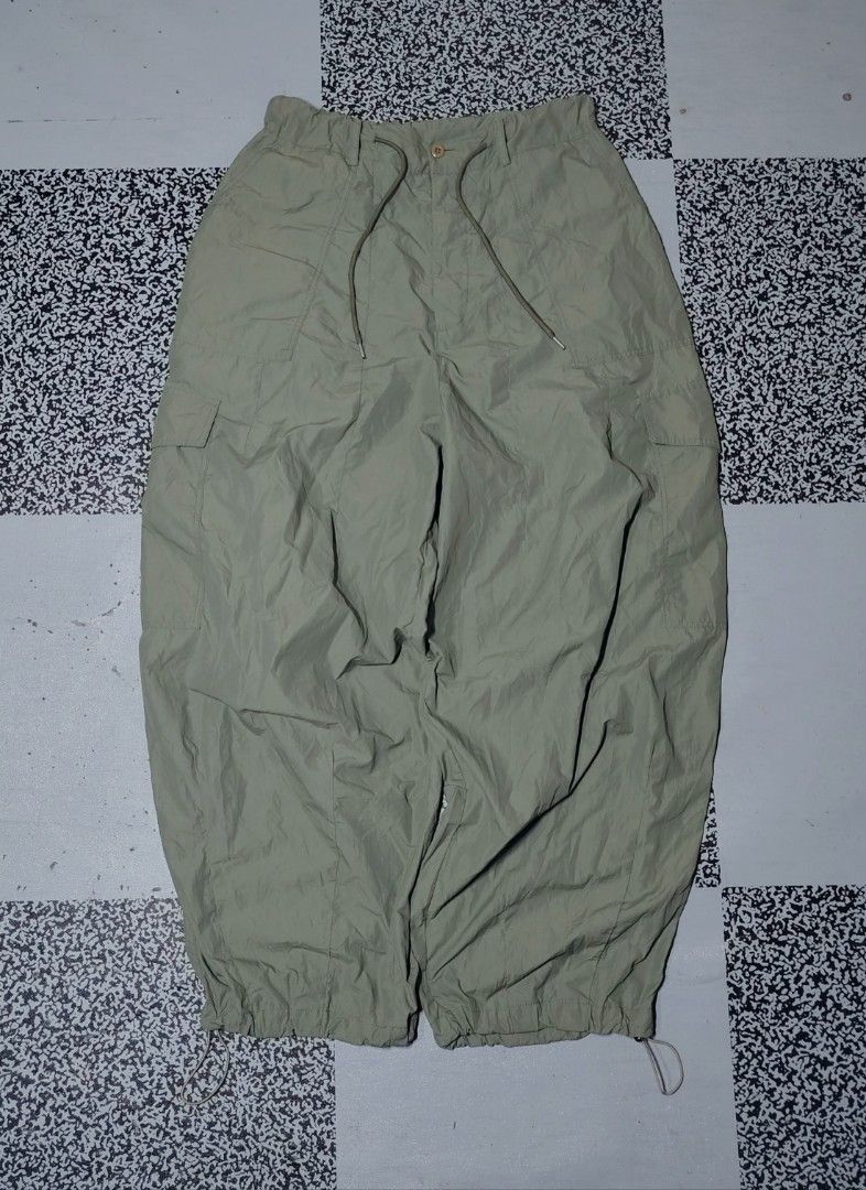 FRIZM WORKS NYLON CARGO OLIVE BALLOON PANTS💚 (Category: Coats, Jackets and Outerwear) located in Bislig. Submitted by tuazons21 (Listing ID 1466204600, Image 1). Description: FRIZM WORKS NYLON CARGO OLIVE BALLOON PANTS💚 SIZE : LARGE ON TAG DIMES : 30-34×40 CR : 9.9/10 GOOD AS NEW CONDITION DETAILS POSTED⤵️ 💸 ADD SF✈️ UNLI VOUCH‼️ LOC. TAGUM CITY, DAVAO📌 DM TO PURCHASE 📩📩.