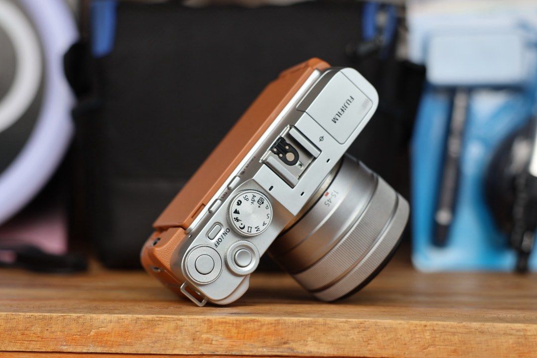 Fujifilm X-A7 Mirrorless Camera (Category: Cameras) located in Manila. Submitted by lenascamera (Listing ID 1466174310, Image 2). Description: NOTE: Sa dami po ng message na natatangap ko, naka hold napo ang Mga message hindi napo ako makapag reply pero na babasa ko kaya hanggat maari mag direct na kayo sa page ko sa facebook Lena’s camera para makareply ako agad salamat. Fujifilm X-A7 Mirrorless Camera Price: ₱27,500 Color: Brown Condition: No i