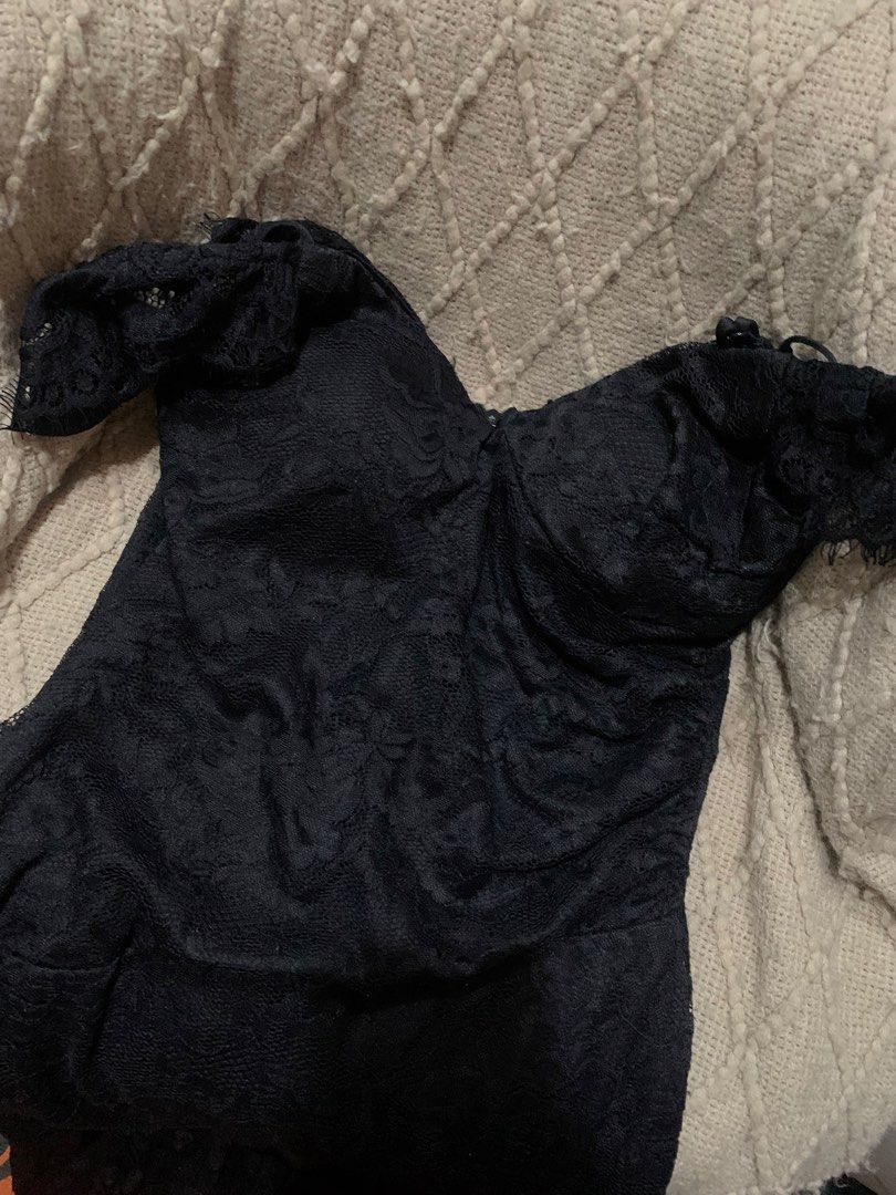 Full Laced Padded Long Dress (Category: Evening dresses & gowns) located in Cebu City. Submitted by ChaKoleksyon (Listing ID 1466278877, Image 3). Description: Xsmall to Small Padded Can be worn with or without straps.