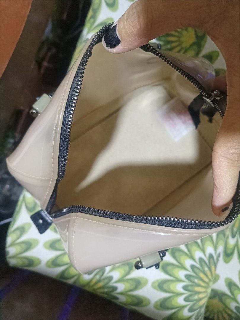 Furla jelly handbag small size (Category: Luxury Bags & Wallets) located in Cebu City. Submitted by elen30abalo (Listing ID 1462348946, Image 2). Description: .