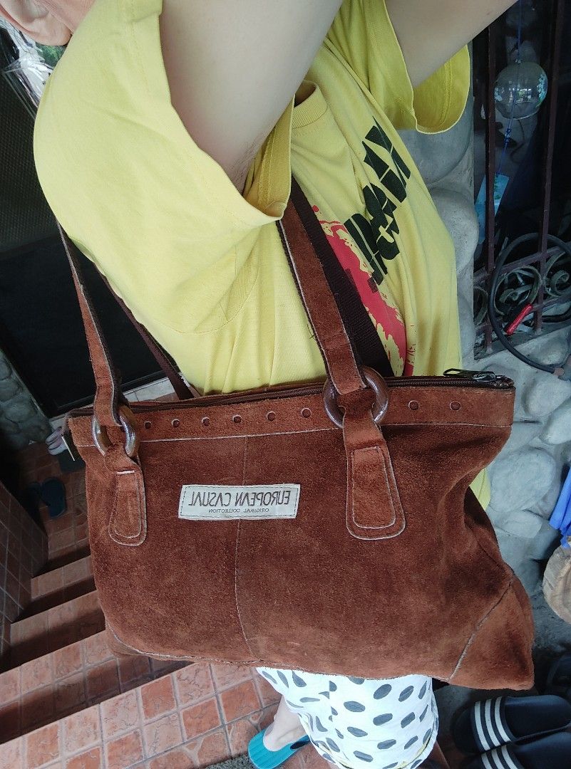 Gamuza leather tote bag (Category: Tote Bags) located in Cainta. Submitted by allauthenticbymj (Listing ID 1466211405, Image 3). Description: brand: European Casual brown gamuza leather sling *no issue price:350 last price posted ***buyer shoulders sf LOCATION: CAINTA Courier choices and MOP Gogo express (cod option) LBC (pay sf first-- cop for the item's amount) J&t (gcash payment) Lalamove for same day delivery Gcash payment.
