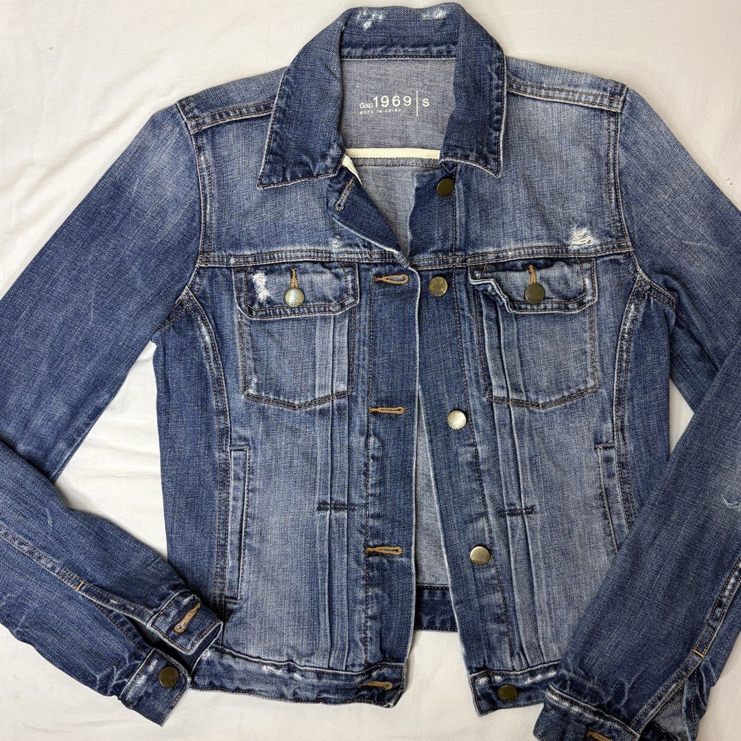 Gap 1969 Denim Jacket Size S (Category: Coats, Jackets and Outerwear) located in Angeles City. Submitted by muse_archive (Listing ID 1466247107, Image 1). Description: -Gap 1969 denim jacket in classic blue wash. -Womens -Small to medium -Like new.