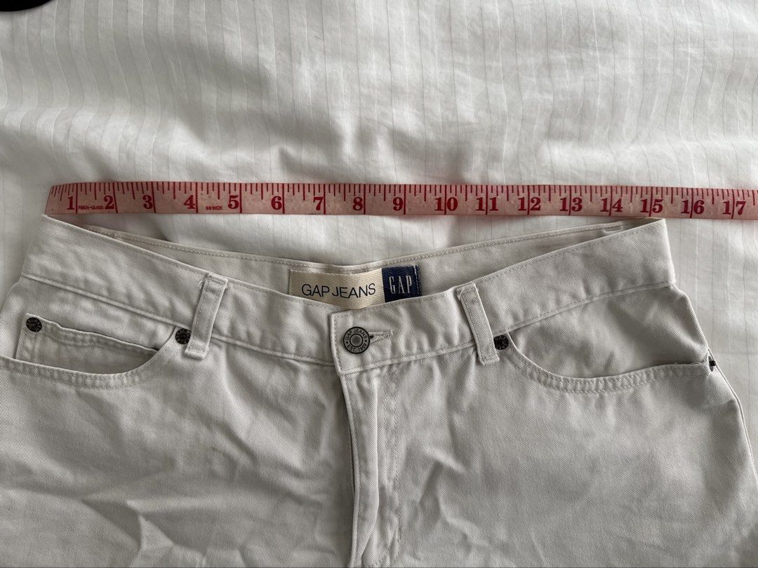 Gap Jeans Light Beige Denim Shorts (Category: Shorts) located in Manila. Submitted by ramoneybaloney (Listing ID 1466300021, Image 1). Description: Measurements posted .