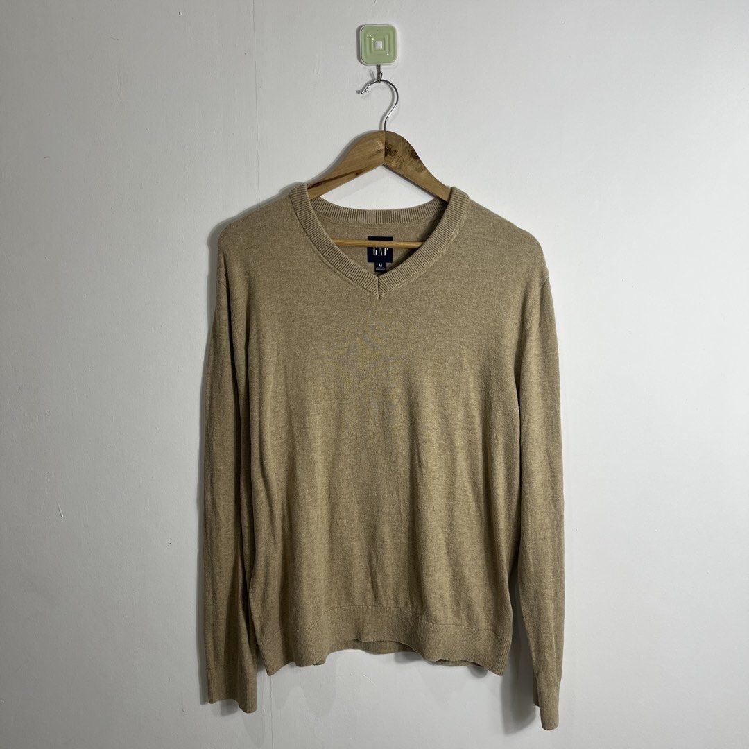 GAP Knitted Longsleeve (Category: Coats, Jackets and Outerwear) located in Nasugbu. Submitted by janstuffs.ph (Listing ID 1466161606, Image 1). Description: GAP Cotton Knitted Comfy Sweater Size on tag: MEDIUM Dimension: 21"W x 25"L Sleeve: 25" Best fit: SMALL to MEDIUM Condition: 10/10 Good as new! Flaw: None Mine: 500 Thankyou po 🫶💕.