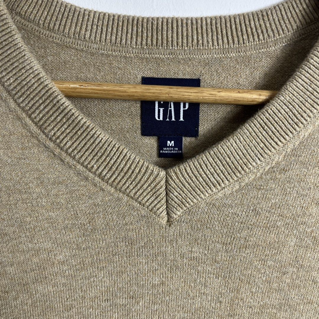 GAP Knitted Longsleeve (Category: Coats, Jackets and Outerwear) located in Nasugbu. Submitted by janstuffs.ph (Listing ID 1466161606, Image 3). Description: GAP Cotton Knitted Comfy Sweater Size on tag: MEDIUM Dimension: 21"W x 25"L Sleeve: 25" Best fit: SMALL to MEDIUM Condition: 10/10 Good as new! Flaw: None Mine: 500 Thankyou po 🫶💕.