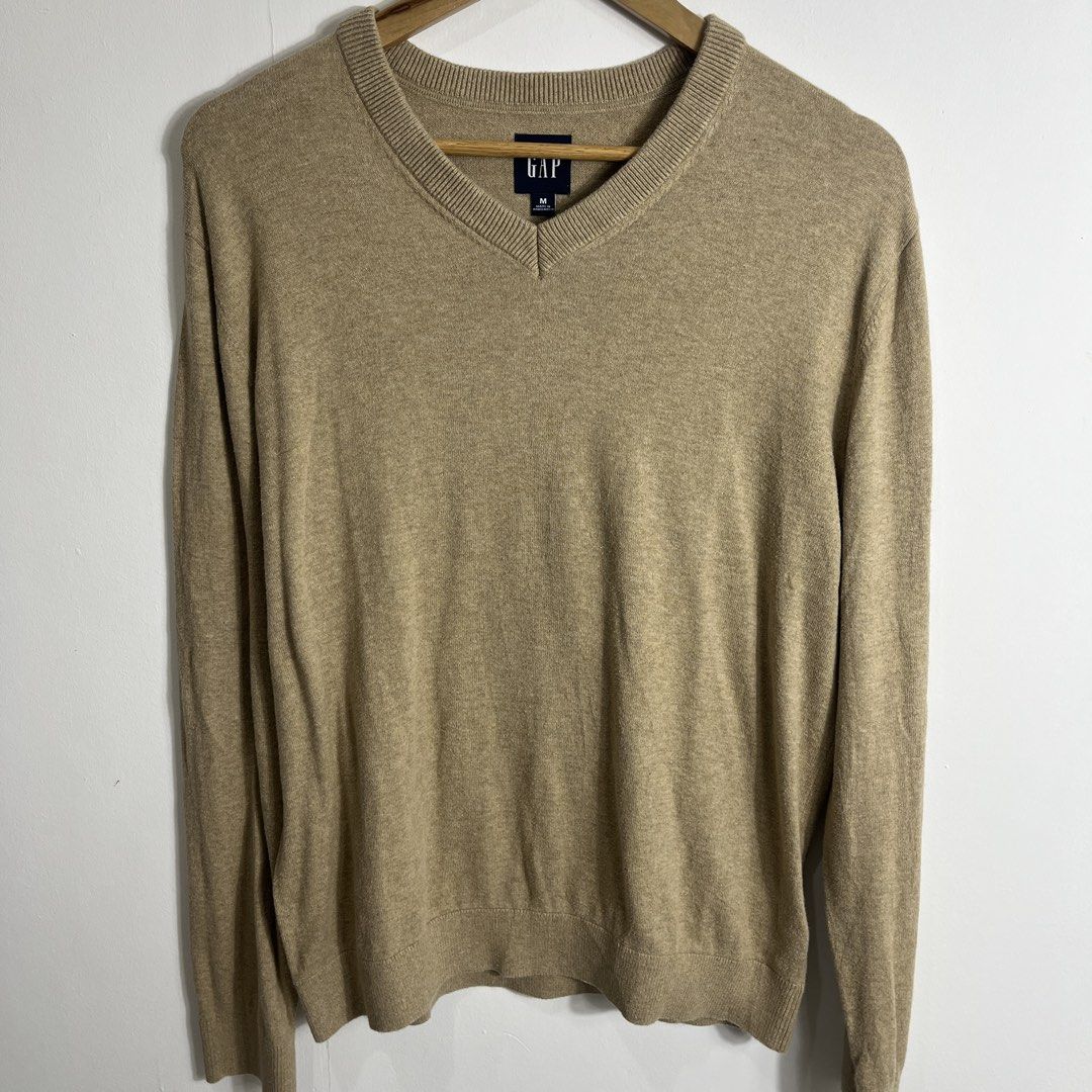 GAP Knitted Longsleeve (Category: Coats, Jackets and Outerwear) located in Nasugbu. Submitted by janstuffs.ph (Listing ID 1466161606, Image 2). Description: GAP Cotton Knitted Comfy Sweater Size on tag: MEDIUM Dimension: 21"W x 25"L Sleeve: 25" Best fit: SMALL to MEDIUM Condition: 10/10 Good as new! Flaw: None Mine: 500 Thankyou po 🫶💕.