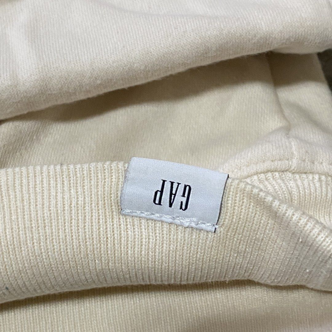 Gap x smileyworld (Category: Coats, Jackets and Outerwear) located in Ajuy. Submitted by savvyclassics (Listing ID 1466307557, Image 3). Description: W:21 L:26.