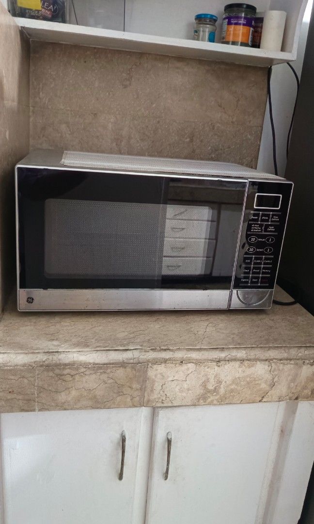 GE Microwave (Category: Cookers) located in Marikina City. Submitted by lunox2424 (Listing ID 1466304719, Image 1). Description: GE Microwave Oven Digital JEI2870 SPSS - 28L ✅Grill Function ✅Defrost Function Negotiable Barely used No box Di kaya sa motor. Mabigat and malaki. Marikina City.
