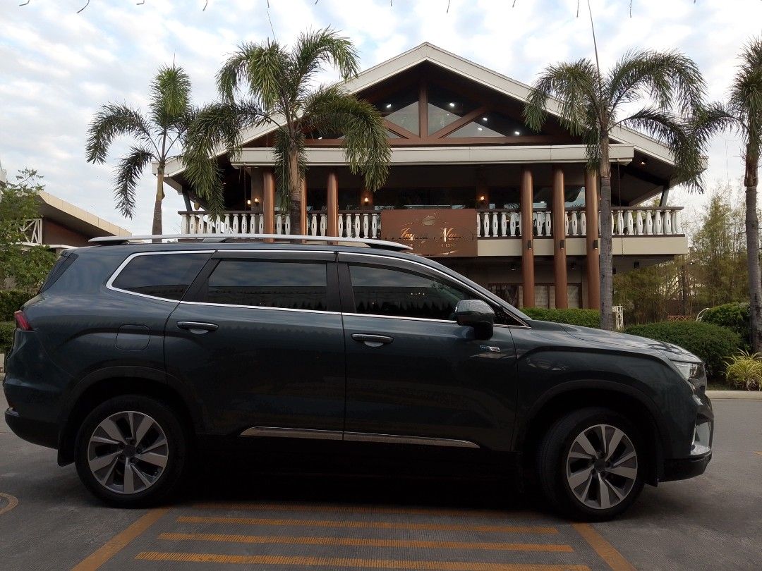 Geely Okavango Urban Auto (Category: Used Cars) located in Angeles City. Submitted by olxph_649814671 (Listing ID 1466280908, Image 1). Description: FOR SALE ‼️ 2024 Geely Okavango Urban 48V Mild Hybrid Automatic Transmission / DCT Original Shiny Paint Casa Maintained since Brand New ✔️ Condition & Mileage verified at Geely Bacolor Pampanga✔️ BRAND NEW CONDITION ✔️ REGISTERED UNTIL 2027 ✔️ LTO / HPG VERIFIED ✔️ - 23K+ Mileage Only ( UNLI SCAN 💯 