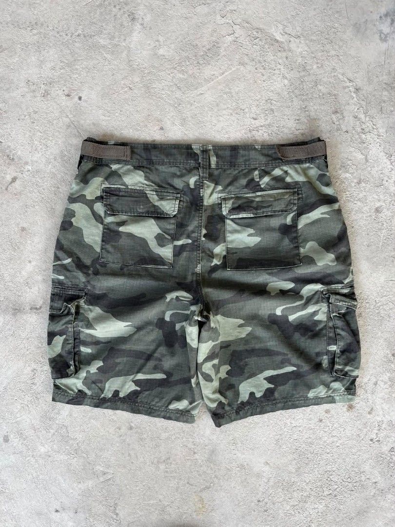 George Camou Cargo Short (Category: Shorts) located in Dagupan City. Submitted by nigsstuff.com (Listing ID 1466212179, Image 2). Description: In Pristine Condition No issue Waist 38 Length: 21 Leg Opening: 15 Swipe for details.