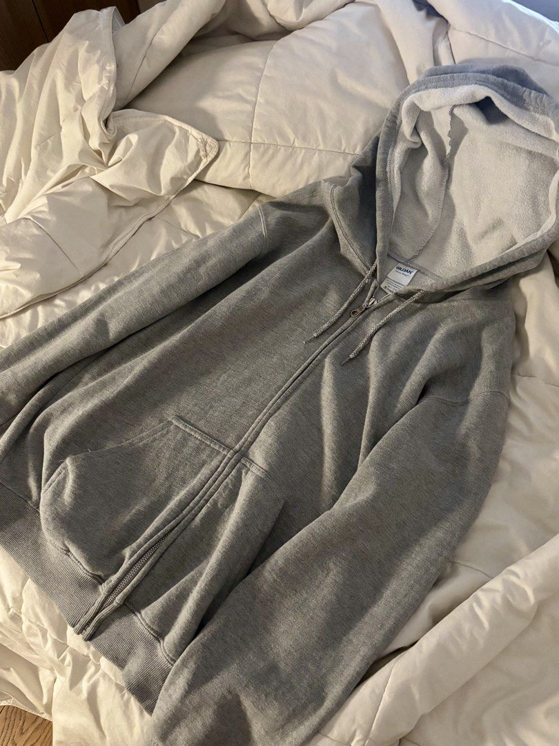gildan grey jacket (Category: Coats, Jackets and Outerwear) located in Quezon City. Submitted by sphtyu (Listing ID 1466194742, Image 1). Description: .