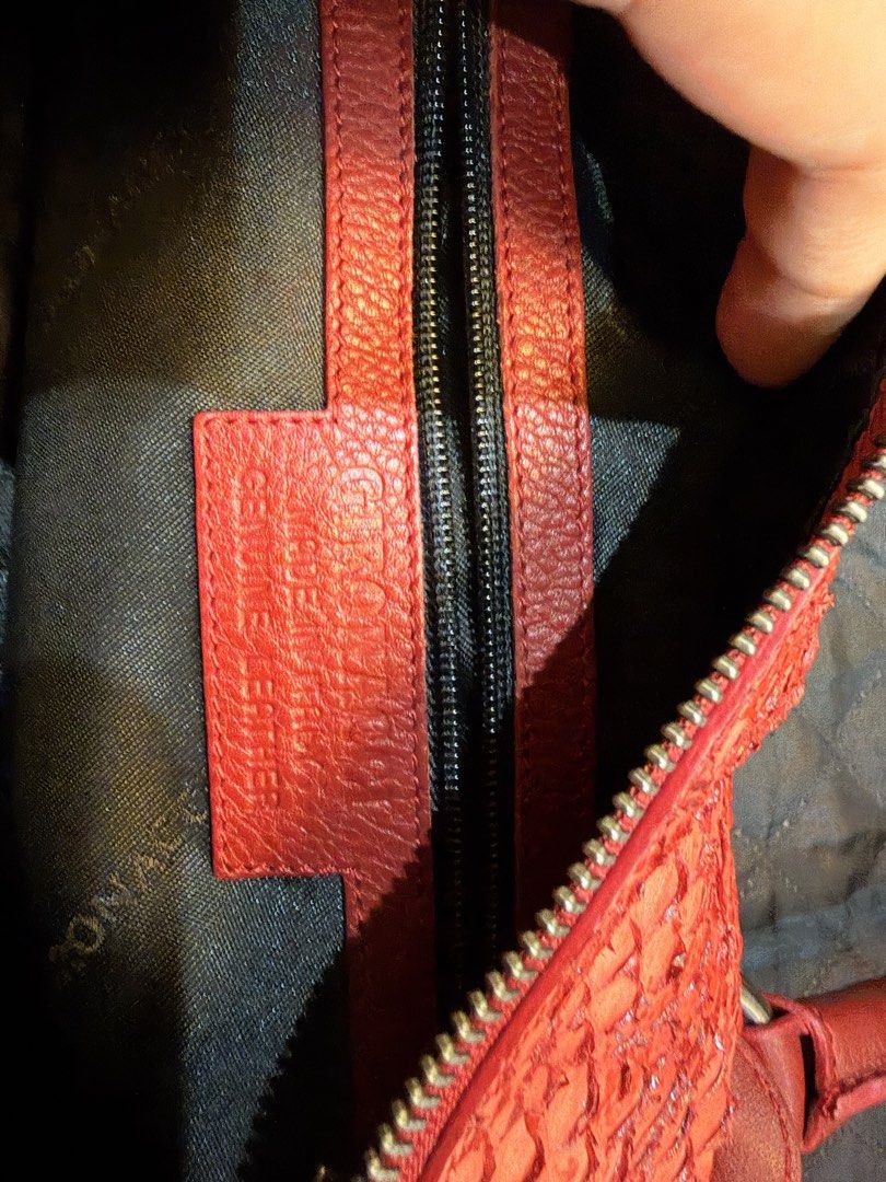 Gironacci top-handle satchel (Category: Cross-body Bags) located in Quezon City. Submitted by enati (Listing ID 1466274054, Image 2). Description: Gironacci bag Made in italy With textured snakeskin/python-style pattern..
