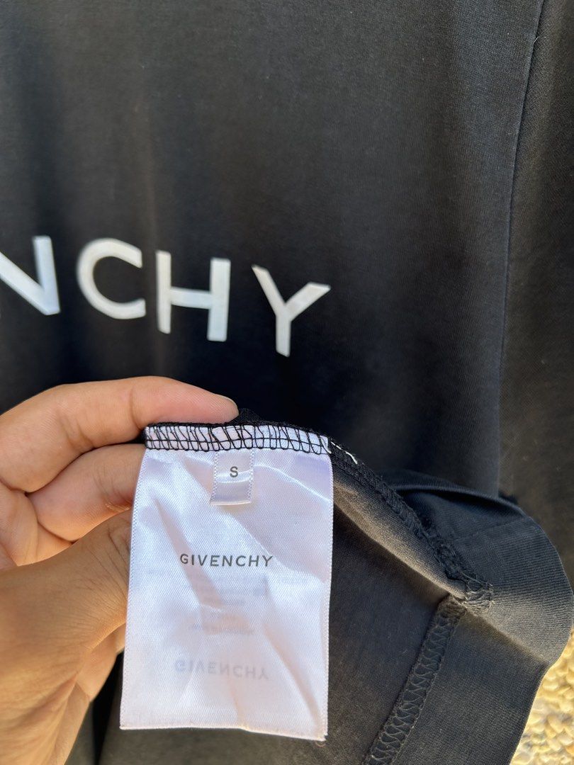 Givenchy (Category: Luxury Apparel) located in Dagupan City. Submitted by urfavprince (Listing ID 1466259480, Image 3). Description: Givenchy Reflectorize Dimes: 21.5 x 28 Color Rate: 10/10 Excellent Condition No flaws/issues MOD: JnT🚚 📍 Dagupan Pangasinan Dm for inquiries and price 📥.