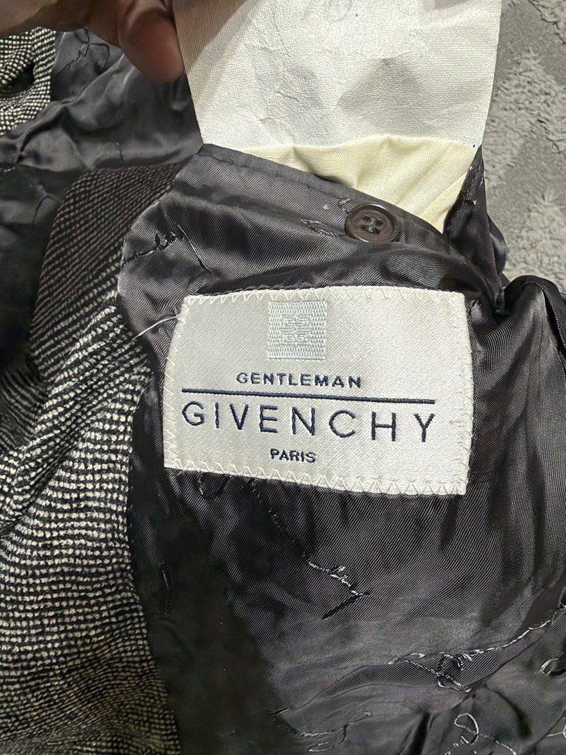 Givenchy - Gentleman Coat (Category: Coats, Jackets and Outerwear) located in Cavite. Submitted by commoncourtesy (Listing ID 1466231323, Image 3). Description: Size 50.