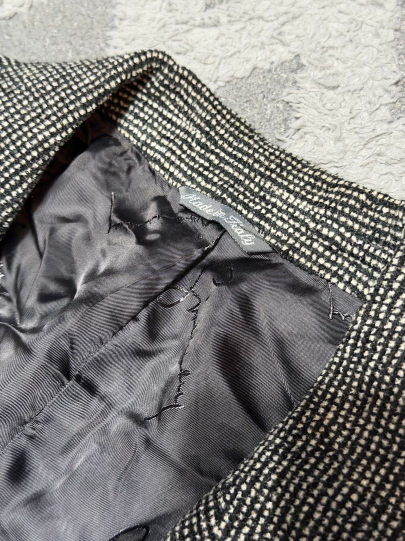 Givenchy - Gentleman Coat (Category: Coats, Jackets and Outerwear) located in Cavite. Submitted by commoncourtesy (Listing ID 1466231323, Image 2). Description: Size 50.