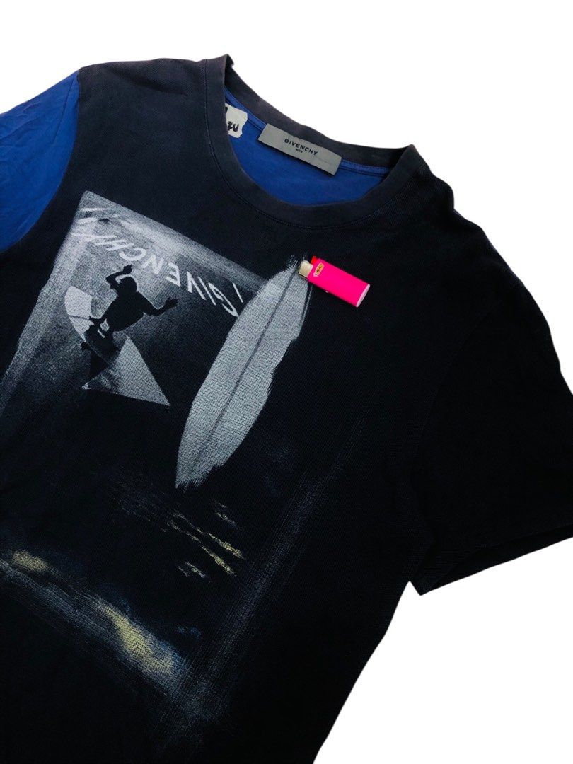 Givenchy Paris (Category: Tshirts & Polo Shirts ) located in Angeles City. Submitted by wwdrip (Listing ID 1466236738, Image 2). Description: Givenchy♻️ •Width : 20 •Length : 27 •Size : M •Color rate : 9.5/10 •Condition : excellent •2mini pinhole (di naman halata still presentable) ₱350.