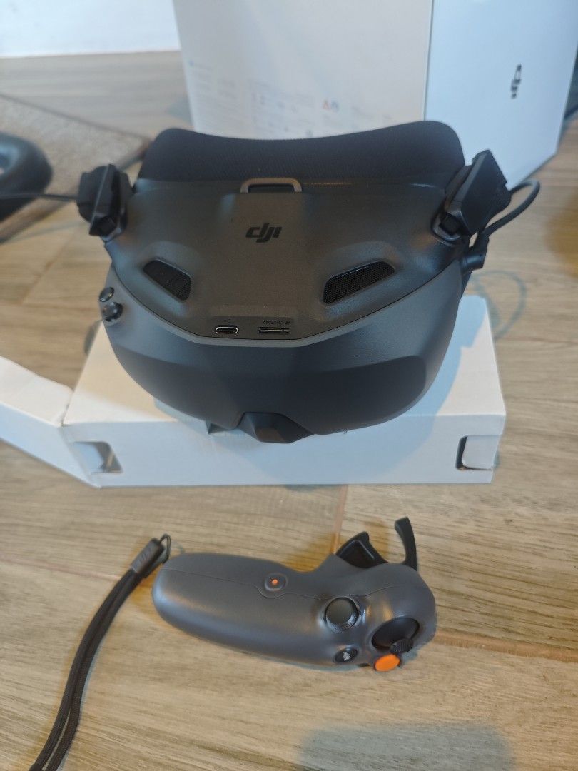 Goggles n3 + motion controller (Category: Other Gadgets) located in Manila. Submitted by vin26322693551 (Listing ID 1466186115, Image 1). Description: .