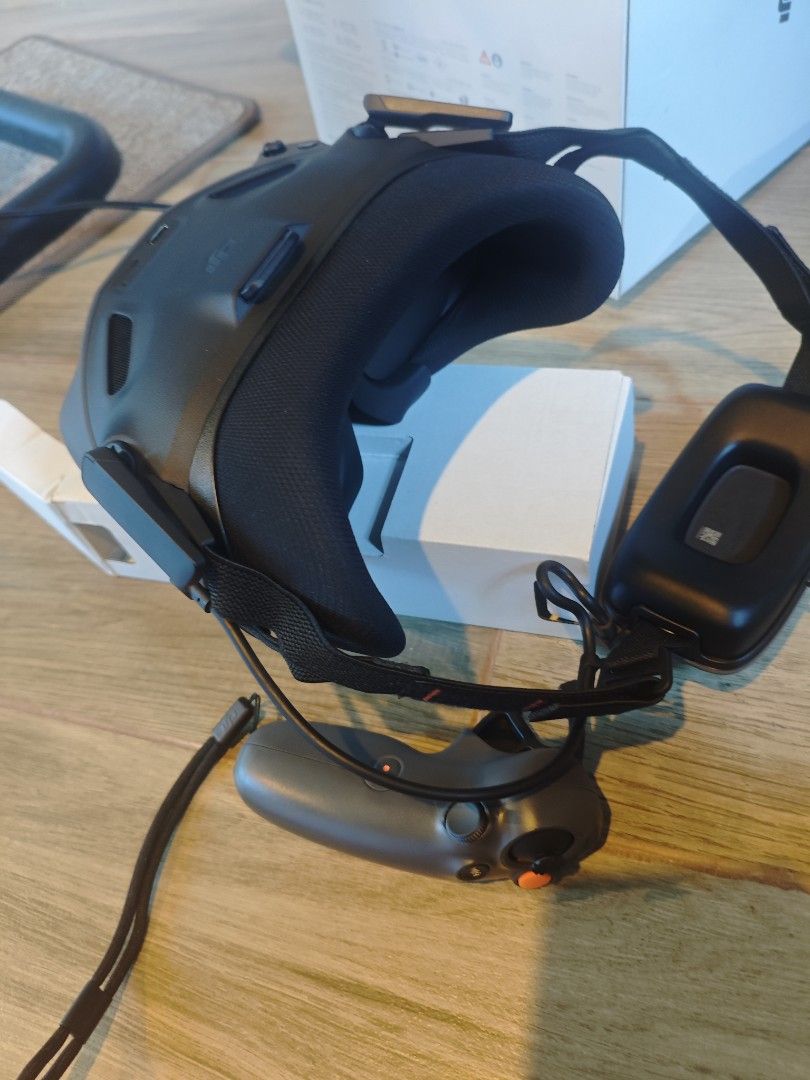 Goggles n3 + motion controller (Category: Other Gadgets) located in Manila. Submitted by vin26322693551 (Listing ID 1466186115, Image 2). Description: .