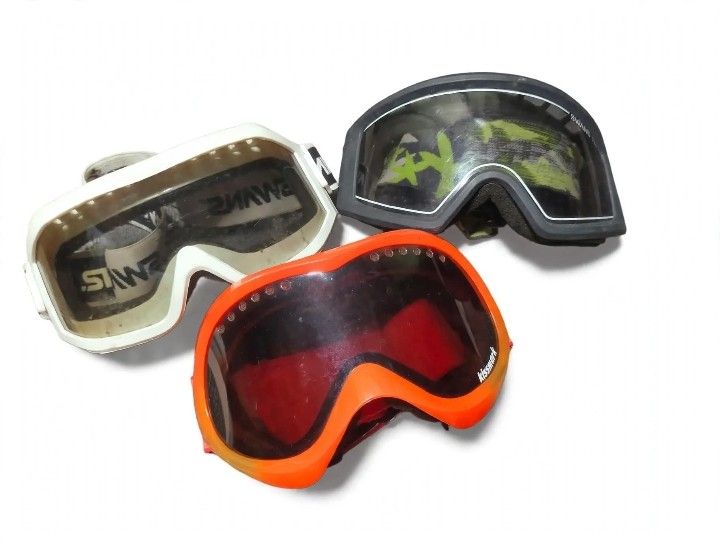 Goggles takeall (Category: Announcements) located in Pasay City. Submitted by 22aileen (Listing ID 1466278559, Image 1). Description: Pang ski / motor / bike As is, kita sa pic Bundle only PM lang.