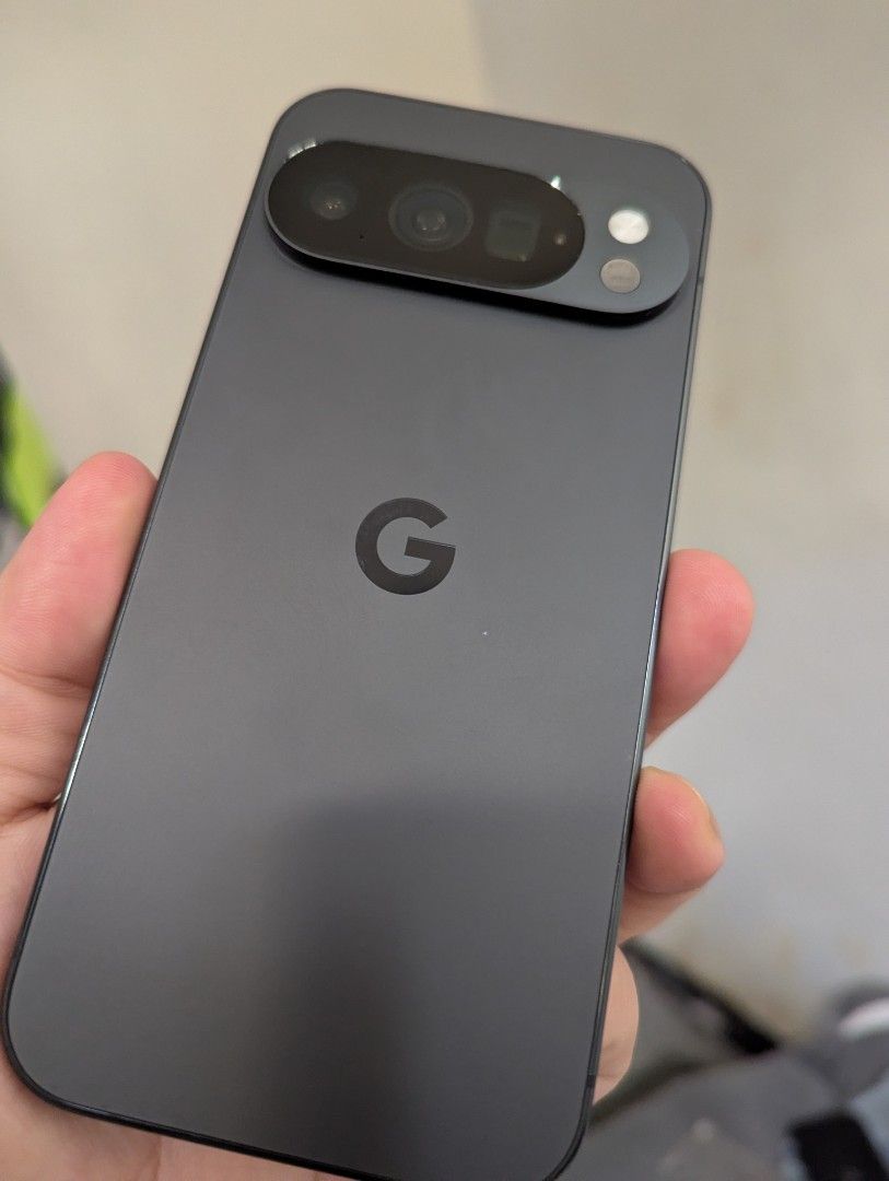 Google Pixel 10 pro 256gb (Category: Google Pixel) located in Manila. Submitted by doonaught (Listing ID 1466186469, Image 2). Description: 256gb unit only very smooth google account forgot factory unlock with sim slot firm 22k pick up sm marilao.