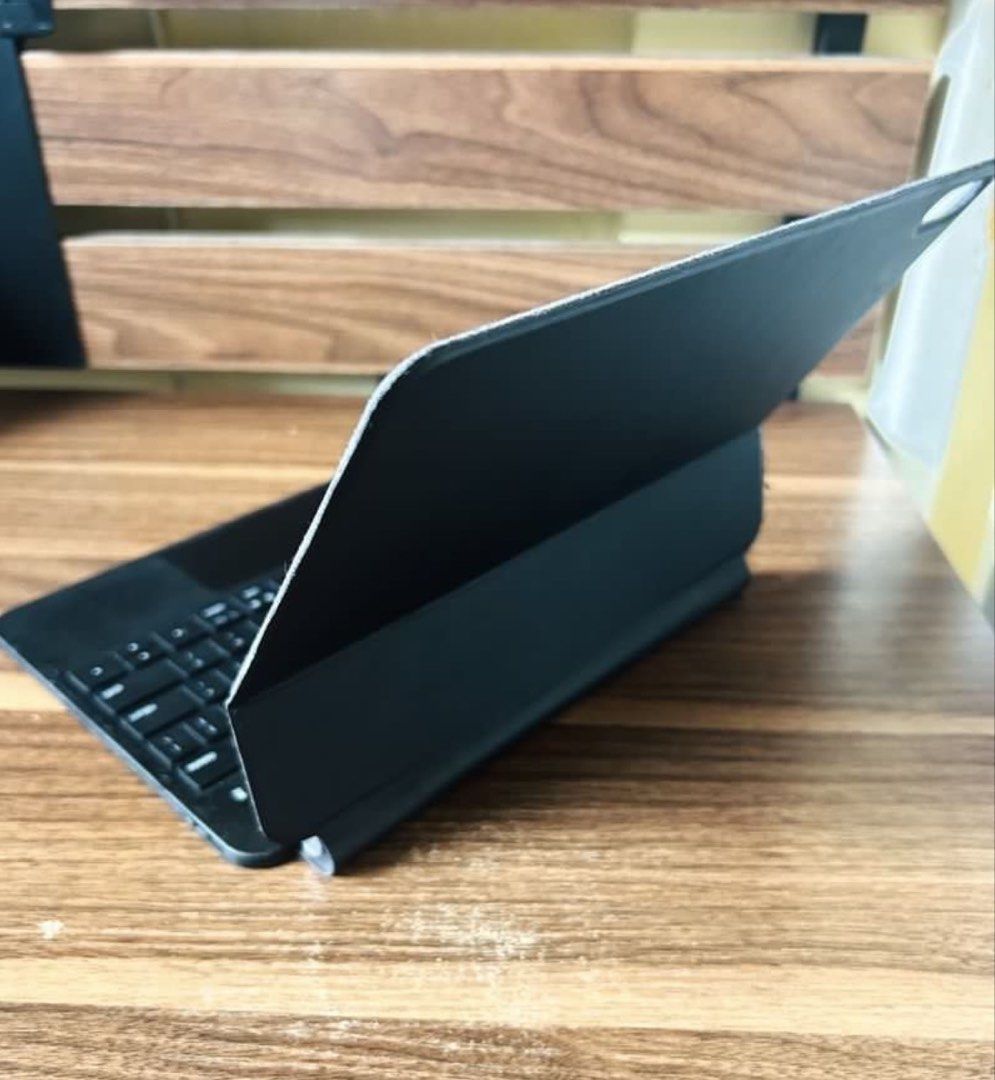 Goojodoq A1890 Keyboard Case for iPad 10th (Category: Cases & Sleeves) located in Valenzuela. Submitted by nicadcd (Listing ID 1466213172, Image 2). Description: - Model: Goojodoq A1890 Black Keyboard Case - Functionality: Turns your tablet into a fully functional laptop setup - Features: Built-in trackpad, magnetic stand setup, and standard QWERTY layout with shortcut keys - Battery: Rechargeable 500mAh battery with convenient Type-C charging po