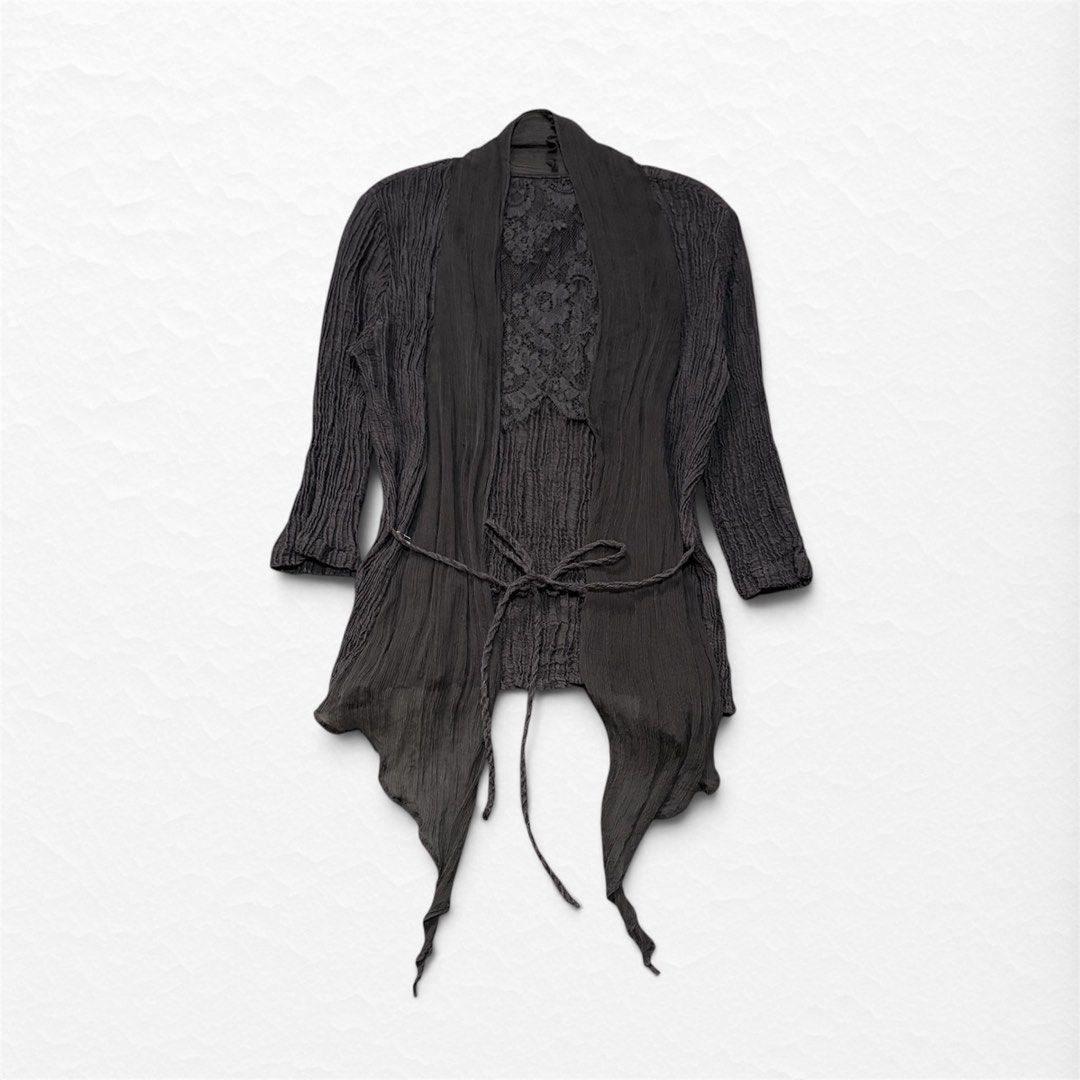 gothic blazer | lace inner | m (Category: Others Tops) located in Quezon City. Submitted by w4rdrobeph (Listing ID 1466167227, Image 1). Description: Gothic & vampy curated thrift Washed • No issue ‎✧༺♥༻✧ ‎ ‎no cod ‎mop: gcash,maya & bank transfer visit my ig: w4rdrobeph .