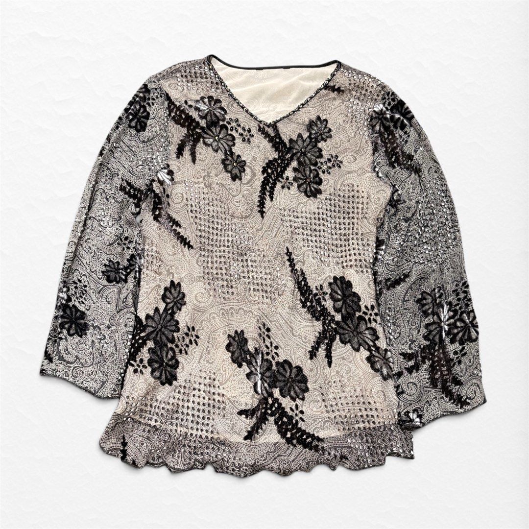 Gothic vampy | detailed | m (Category: Blouses) located in Quezon City. Submitted by w4rdrobeph (Listing ID 1466169409, Image 3). Description: Gothic & vampy curated thrift Washed • No issue ‎✧༺♥༻✧ ‎ ‎no cod ‎mop: gcash,maya & bank transfer visit my ig: w4rdrobeph .