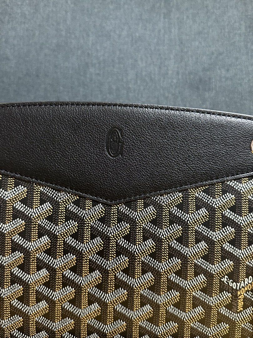 Goyard ROUETTE Structure MM Black Monogram Chain Handbag (Category: Luxury Bags & Wallets) located in Manila. Submitted by jmsluxe2026 (Listing ID 1466200134, Image 3). Description: - Authentic Goyard Saigon Structure MM - Black Goyardine canvas mixed with leather flap and top handle - Elegant wooden accents with reinforced leather corners - Signature Goyard Paris stamp on the front body - Includes detachable silver-tone chain strap - Comes with 