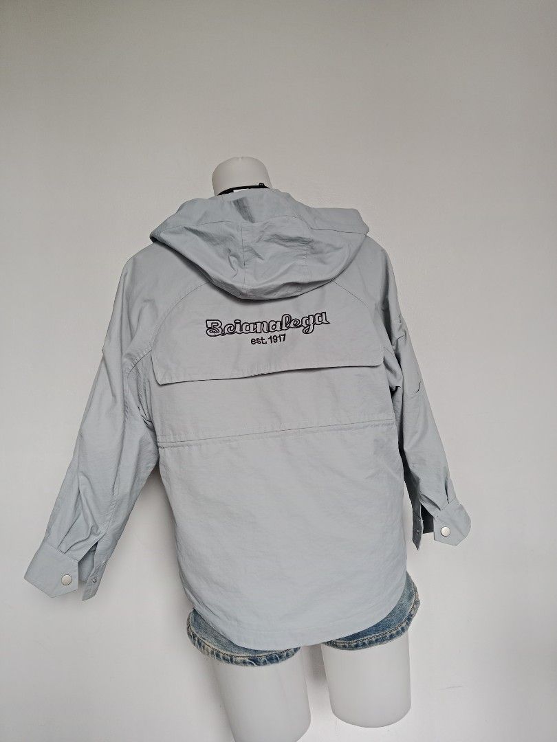 gray Cargo Jacket with hood (Category: Coats, Jackets and Outerwear) located in Manila. Submitted by mamapards17 (Listing ID 1466243011, Image 2). Description: .