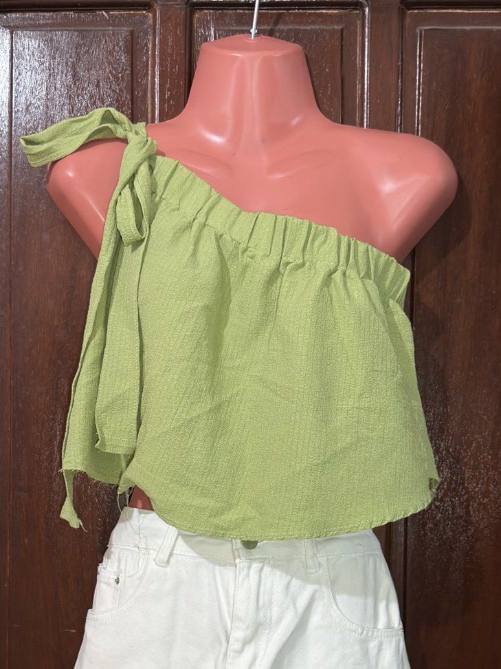 green asymmetrical top with shoulder tie (Category: Sleeveless) located in Muntinlupa City. Submitted by aldscart (Listing ID 1466177436, Image 1). Description: • pre-loved 💌 • price is negotiable! • mop: bank transfer; mod: sdd, ggx send me a msg for inquiries! .