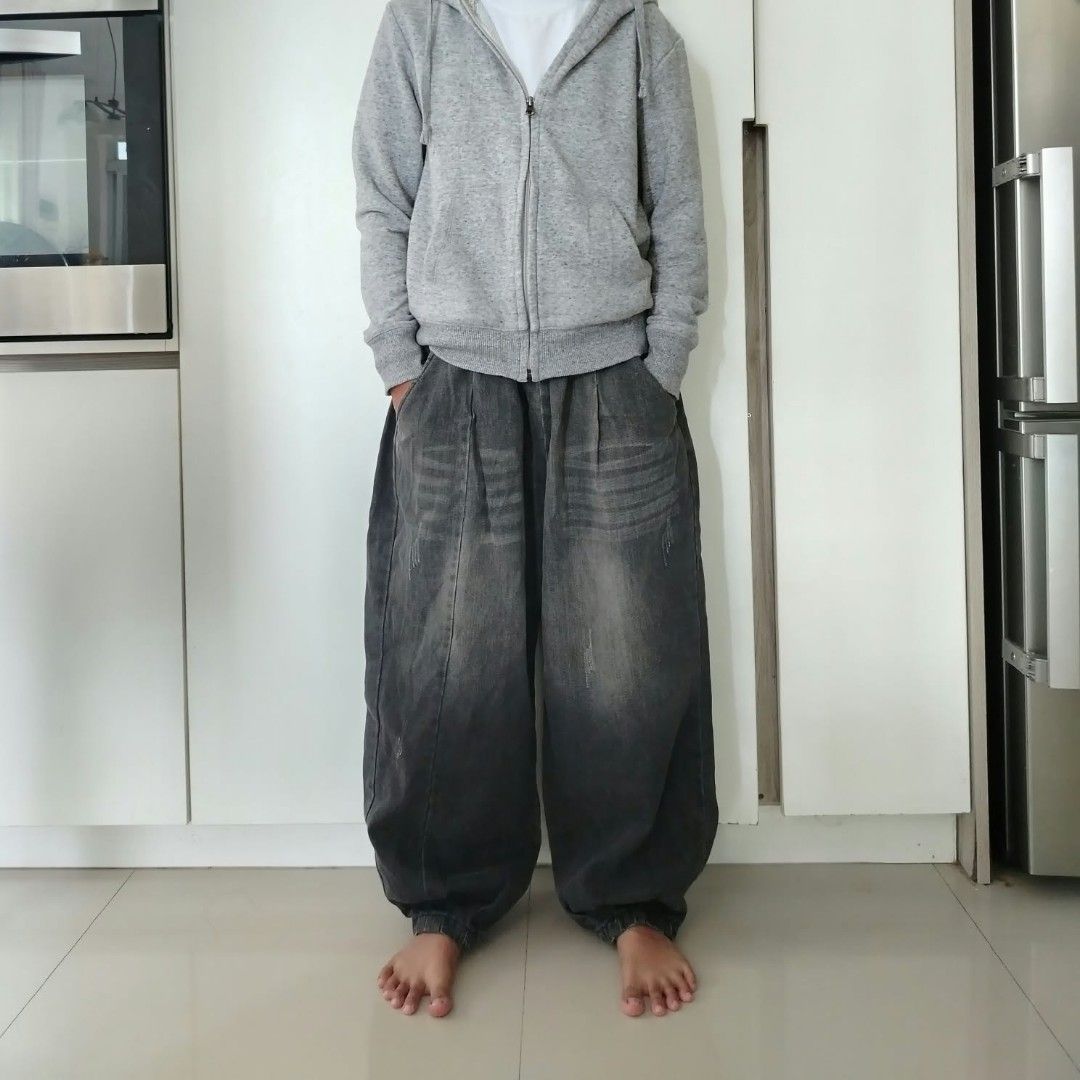 Grey Denim Harem Pants Elastic Waist Cropped (Category: Jeans) located in Manila. Submitted by vestrathrift (Listing ID 1461748028, Image 1). Description: 𝗚𝗥𝗘𝗬 𝗕𝗔𝗟𝗟𝗢𝗢𝗡 𝗣𝗔𝗡𝗧𝗦 (𝗪𝗔𝗦𝗛𝗘𝗗 𝗚𝗥𝗘𝗬) 𝗠𝗜𝗡𝗘: ₱𝟮𝟵𝟵 + 𝗦𝗛𝗜𝗣𝗣𝗜𝗡𝗚 𝗙𝗘𝗘 ━━━━━━━━━━━━━━━━ 𝗠𝗘𝗔𝗦𝗨𝗥𝗘𝗠𝗘𝗡𝗧𝗦 𝗪𝗔𝗜𝗦𝗧: 26-36 𝗟𝗘𝗡𝗚𝗧𝗛: 36 𝗧𝗛𝗜𝗚𝗛: 13 𝗛𝗘𝗠: 7 𝗙𝗜𝗧: 𝗕𝗔𝗟𝗟𝗢𝗢𝗡 𝗖𝗢𝗡𝗗𝗜𝗧𝗜𝗢𝗡: 𝟵/𝟭𝟬 𝗜𝗦𝗦𝗨𝗘𝗦:𝗡𝗢𝗡𝗘 ━━━━━━━━━━━━━━━━ 