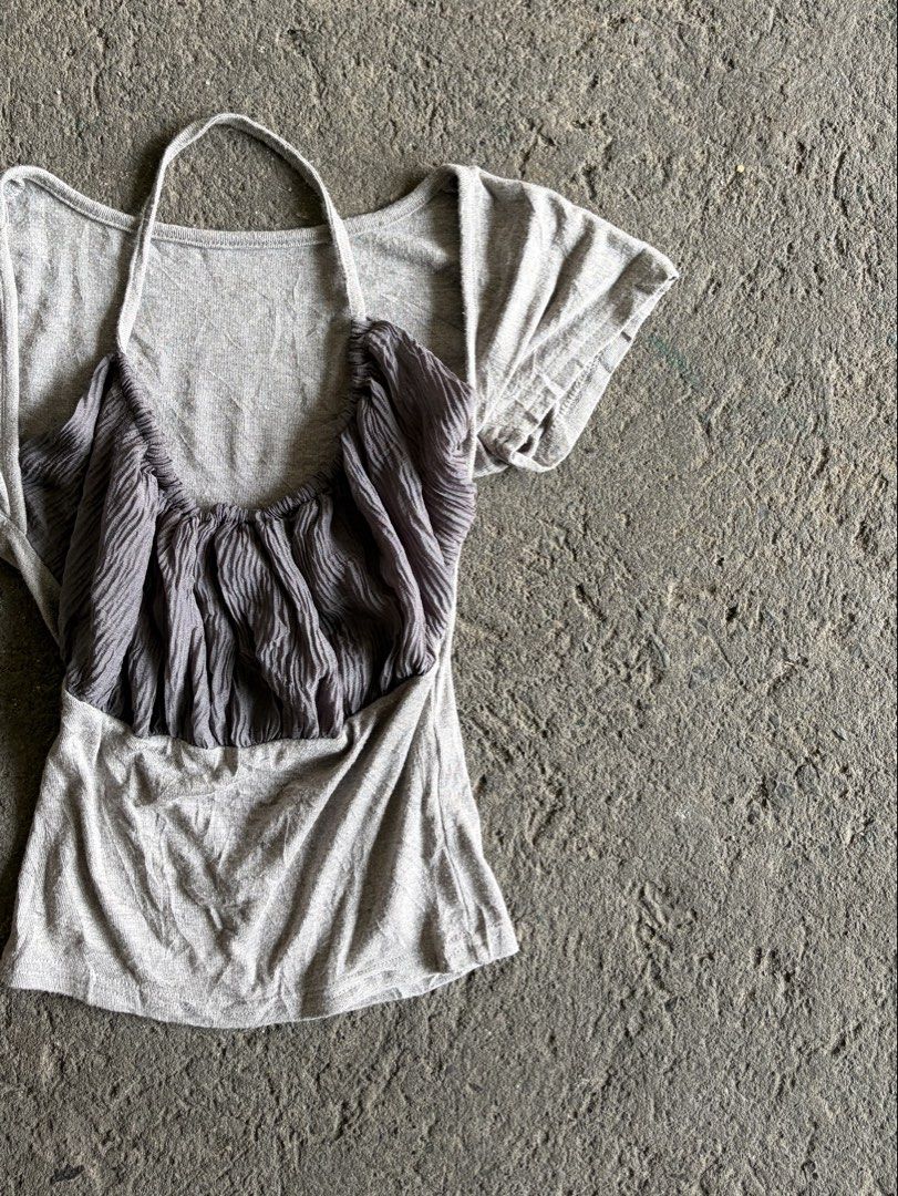 Grey Layered Top With Ruffled Detail (Category: Sleeveless) located in Quezon City. Submitted by ward.drobe (Listing ID 1466201133, Image 2). Description: Size XS-S strechy.
