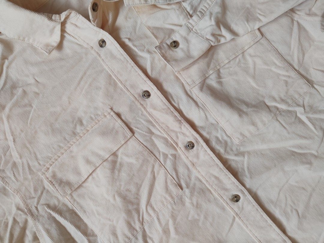 GU Cream Corduroy Button-Down Overshirt (Category: Coats, Jackets and Outerwear) located in San Pablo. Submitted by greatfindsspc (Listing ID 1466209116, Image 2). Description: Add a cozy, textured layer to your everyday look with this classic GU corduroy button-down shirt. Featuring a soft, fine-wale corduroy fabric in a versatile cream/off-white shade, this piece works perfectly as a standalone button-down shirt or styled open as a lightweight 