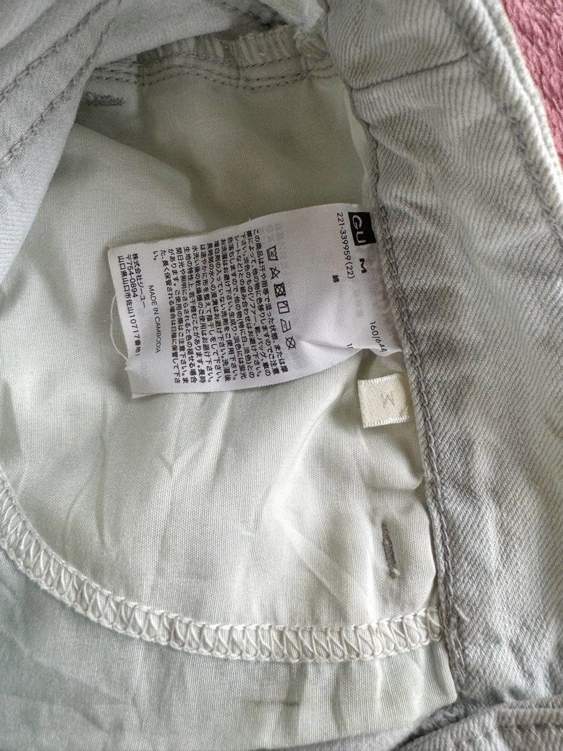 GU denim shorts (Category: Shorts) located in Davao. Submitted by bargainboutiquee (Listing ID 1466159345, Image 3). Description: Size and wash tag still intact! Good as new 💯.