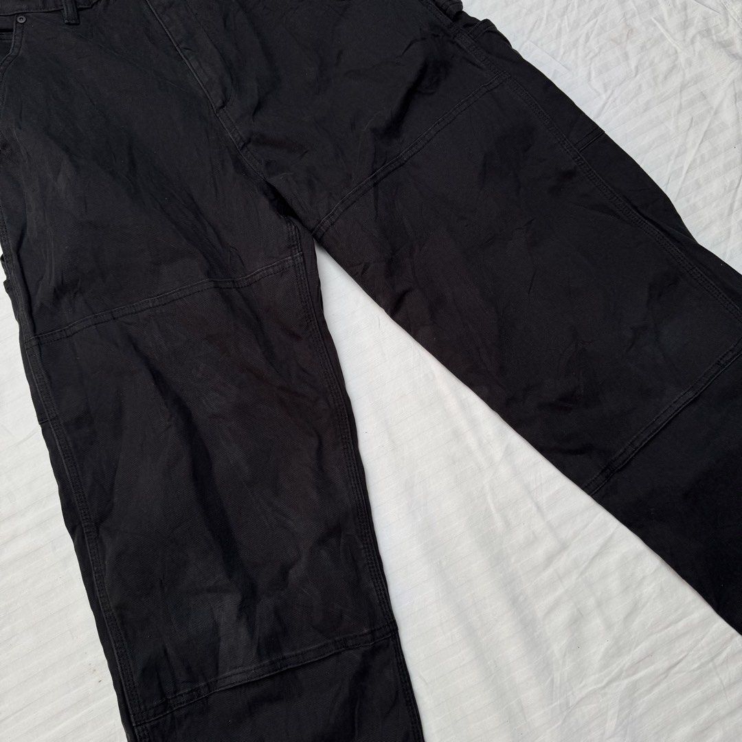 GU DOUBLE KNEE (Category: Jeans) located in Pasig City. Submitted by jaaard (Listing ID 1466328314, Image 2). Description: Size medium fits 30 to 32 Good condition need wash. .