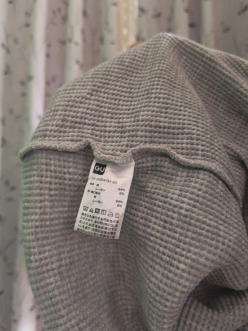 GU Grey Waffle Knit Long Sleeve Top (Category: Longsleeves) located in Caloocan City. Submitted by _misskaye (Listing ID 1466159648, Image 3). Description: - Brand: GU - Color: Grey - Material: 94% cotton, 6% rayon (Soft waffle knit texture) - Design: Long sleeves, round neckline - Style tip: Perfect everyday basic, easy to pair with denim shorts or jeans. ⚜️ Location: Caloocan City ⚜️ MOD: J.en.T, Lal4m0ve, Tikt0k or Sh0p3e Checkout ⚜️ no cancel