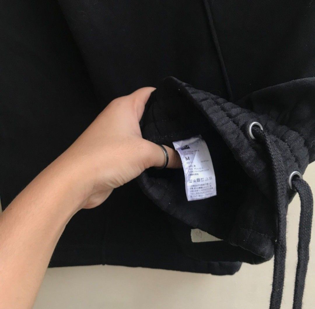 GU Heavyweight Sweat Pants (Category: Other Bottoms) located in Caloocan City. Submitted by _eunoiaa (Listing ID 1466309515, Image 2). Description: GU Heavyweight Sweat Pants Dimes: 28-33x39.5" Leg op: 10" Medium on tag Excellent condition No issue repriced na poo.