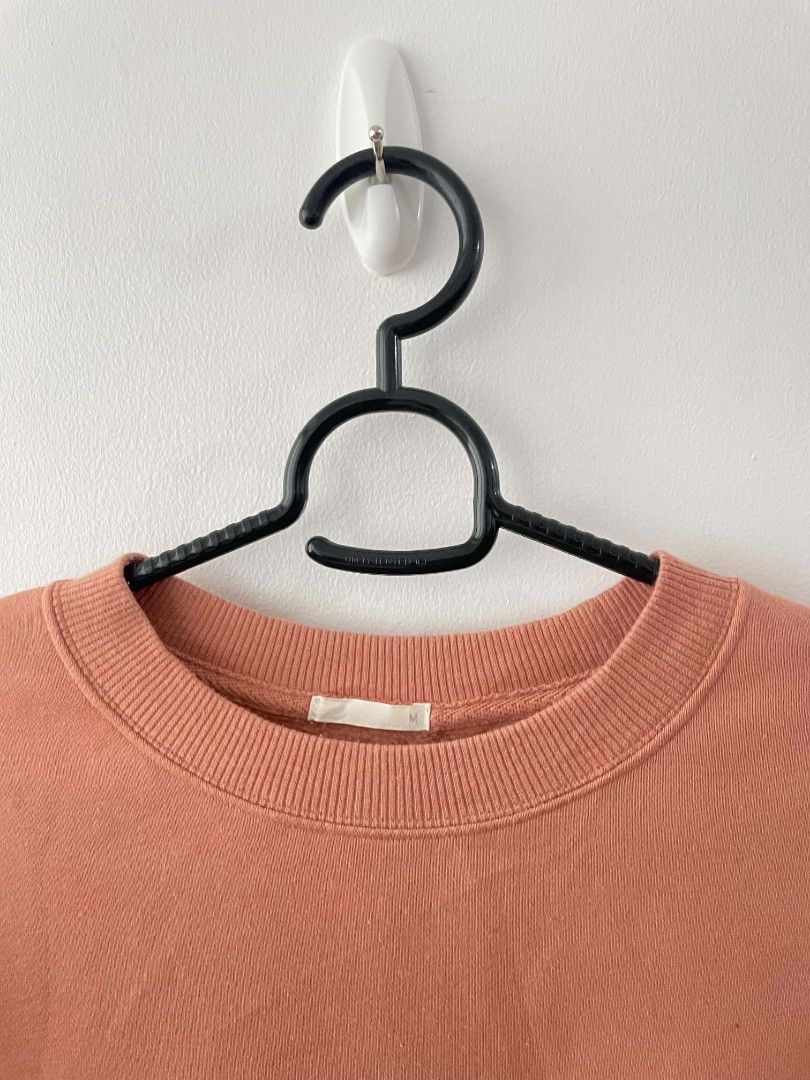 GU Salmon Pink Sweater (Category: Coats, Jackets and Outerwear) located in Quezon City. Submitted by mariaplusmoshi (Listing ID 1466163593, Image 3). Description: deets alr posted 📍Ever, Commonwealth, Q.C MOP: GCASH LALAMOVE/J&T.