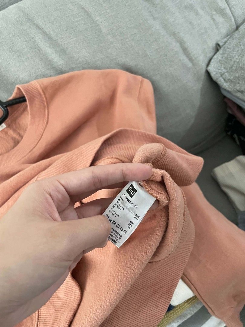 GU Salmon Pink Sweater (Category: Coats, Jackets and Outerwear) located in Quezon City. Submitted by mariaplusmoshi (Listing ID 1466163593, Image 2). Description: deets alr posted 📍Ever, Commonwealth, Q.C MOP: GCASH LALAMOVE/J&T.