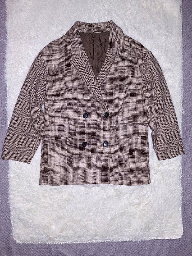 GU Women’s Checked Blazer Jacket – Size S (Category: Coats, Jackets and Outerwear) located in Mabalacat. Submitted by thriftarcadeph (Listing ID 1466282511, Image 2). Description: ✨ Brand: GU 👩 For Women 📏 Size S / Small 🤎 Brown/gray checked pattern 🧥 Double-breasted design 🔘 4-button front 👜 Front flap pockets 📐 Approx. 20" pit-to-pit 📐 Approx. 27" length ✨ Good pre-loved condition 💰 ₱450 only + shipping 🔥 Stylish, classy & easy to pai