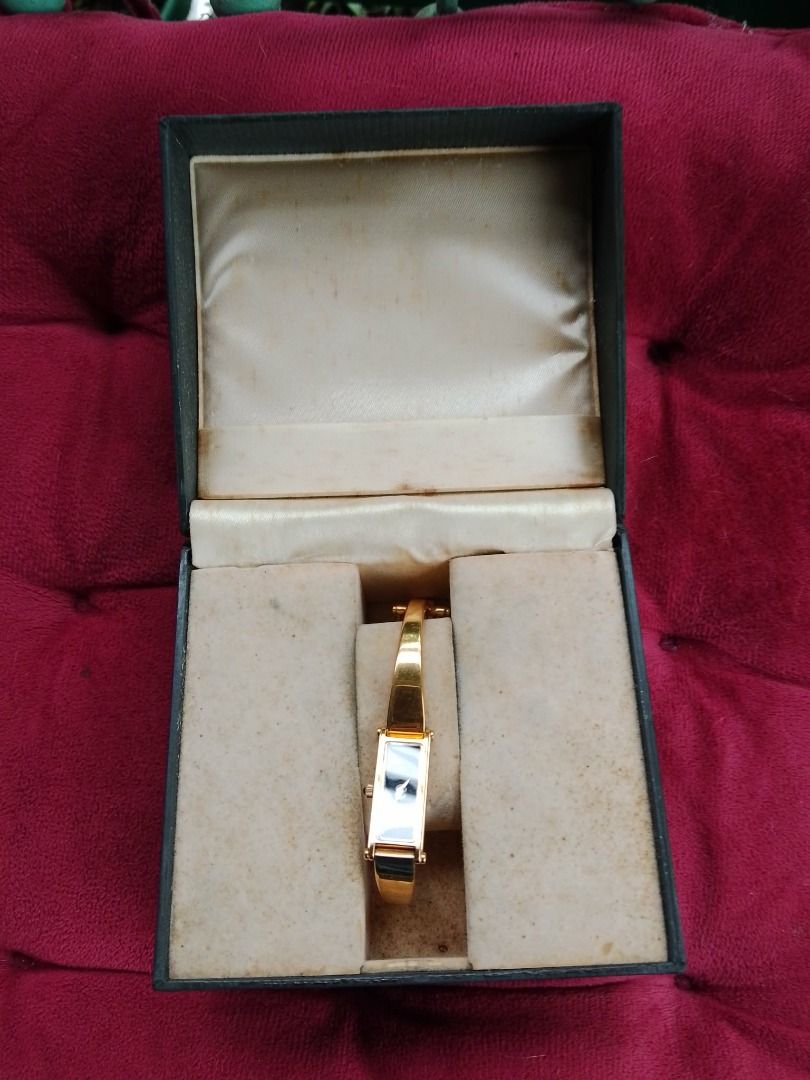 GUARANTEED AUTHENTIC GUCCI WATCH (Category: Luxury Bags & Wallets) located in Bay. Submitted by bunyeaimeevanessa150 (Listing ID 1466223827, Image 2). Description: .