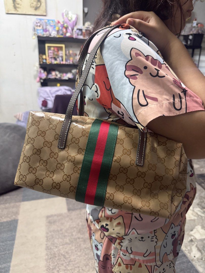 GUCCI BOSTON BAG (Category: Community) located in Angeles City. Submitted by migs_font29 (Listing ID 1466276760, Image 1). Description: .