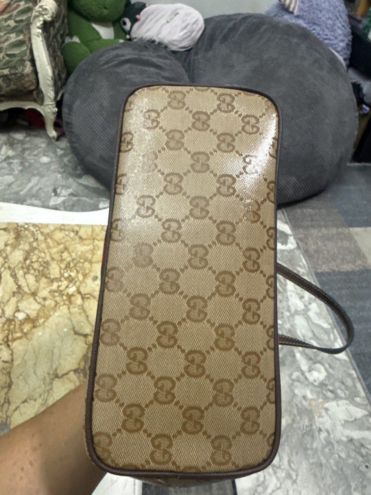 GUCCI LAMINATED SHOULDER BAG (Category: Hair Removal) located in Angeles City. Submitted by migs_font29 (Listing ID 1466277329, Image 2). Description: .