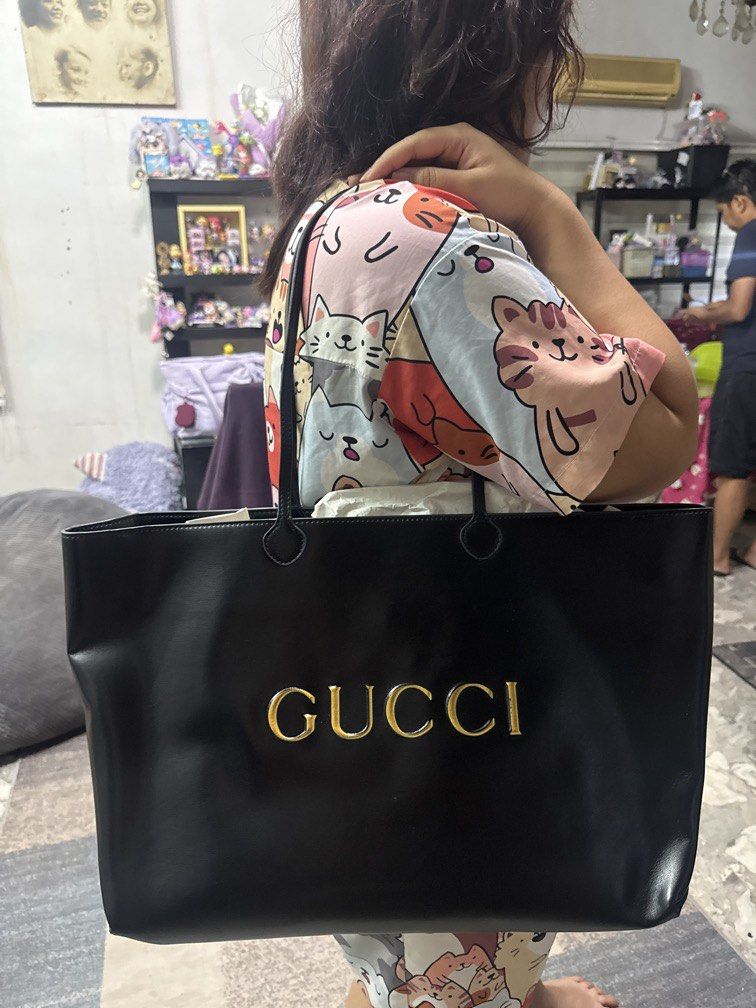 GUCCI LARGE BLACK LEATHER TOTE BAG (Category: Community) located in Angeles City. Submitted by migs_font29 (Listing ID 1466275970, Image 1). Description: nice .